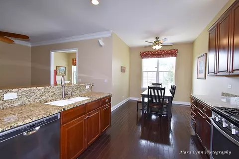 3881 Valhalla Dr, Elgin, IL 60124 photo 12