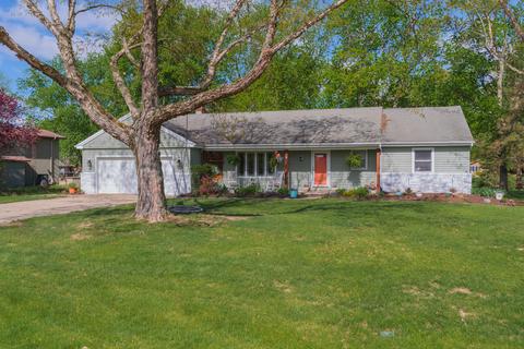 8592 Blooming Grove Rd, Bloomington, IL 61705