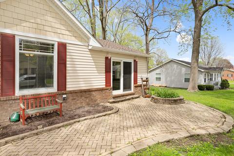 824 N Elm Blvd, Monticello, IL 61856 photo 3