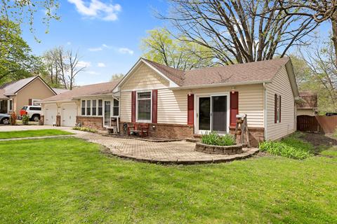 824 N Elm Blvd, Monticello, IL 61856 photo 2