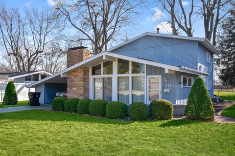 2111 Peirce Ave, Bloomington, IL 61701