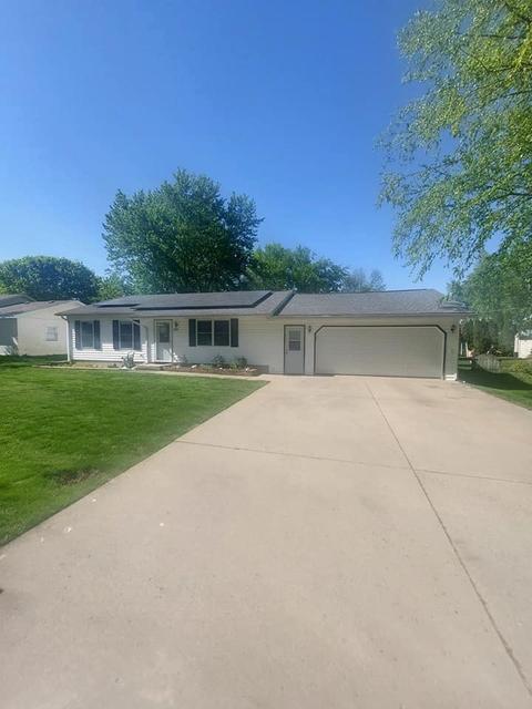512 W North St, Mclean, IL 61754 photo 2