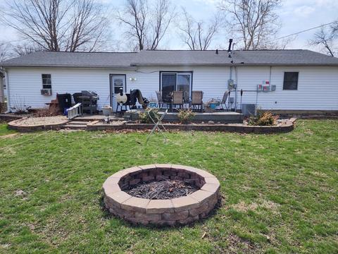 512 W North St, Mclean, IL 61754 photo 3