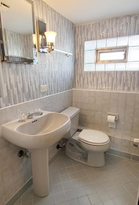 1079 Alfini Dr, Des Plaines, IL 60016 photo 18