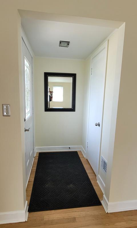 1079 Alfini Dr, Des Plaines, IL 60016 photo 2