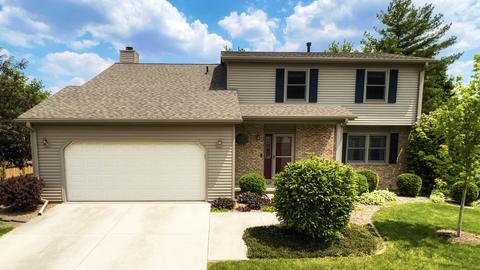 204 Greenleaf Dr, Bloomington, IL 61704