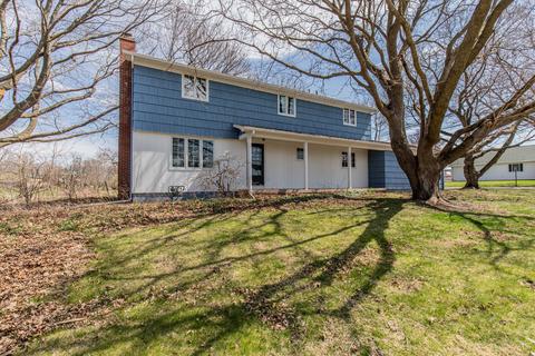 915 Sunset Dr, Princeton, IL 61356