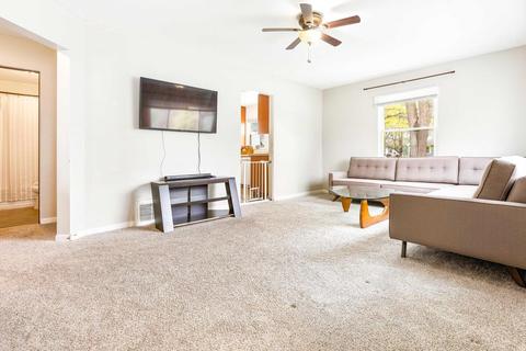 302 Meadows Ave, Bloomington, IL 61701 photo 10