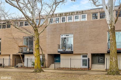 1373 E 55th Pl, Chicago, IL 60637 photo 1