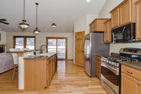 402 Thicket Pt, Normal, IL 61761 photo 7