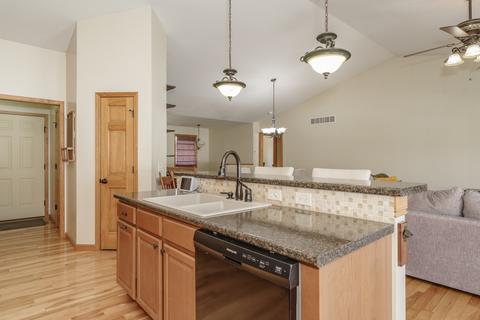 402 Thicket Pt, Normal, IL 61761 photo 10
