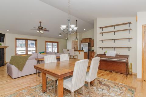 402 Thicket Pt, Normal, IL 61761 photo 3