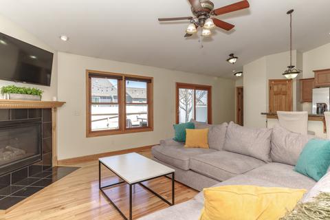402 Thicket Pt, Normal, IL 61761 photo 6