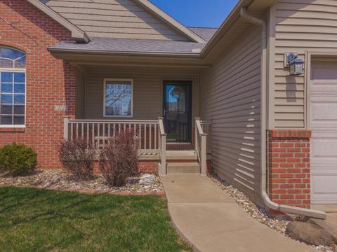 402 Thicket Pt, Normal, IL 61761 photo 2
