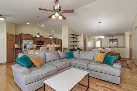 402 Thicket Pt, Normal, IL 61761 photo 4