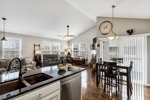 2541 Emily Ln, Elgin, IL 60124 photo 11