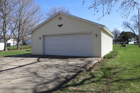 207 E Park Ave, Manlius, IL 61338 photo 4