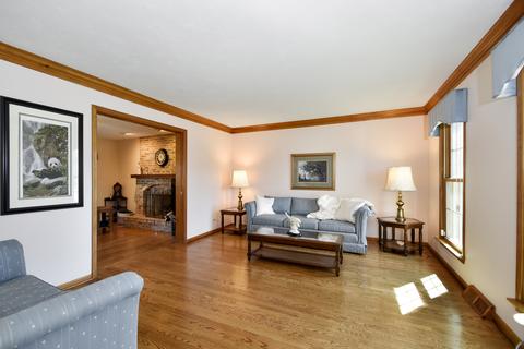625 Bluegrass Dr, Wheaton, IL 60189 photo 6