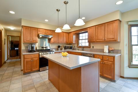 625 Bluegrass Dr, Wheaton, IL 60189 photo 11