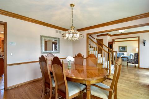 625 Bluegrass Dr, Wheaton, IL 60189 photo 9
