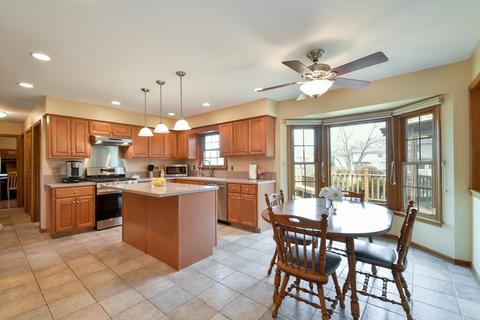 625 Bluegrass Dr, Wheaton, IL 60189 photo 13
