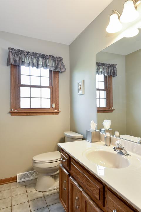 625 Bluegrass Dr, Wheaton, IL 60189 photo 18