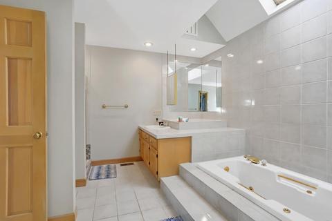1012 Galen Dr, Champaign, IL 61821 photo 34