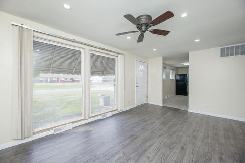 16331 Oxford Dr, Markham, IL 60428 photo 2