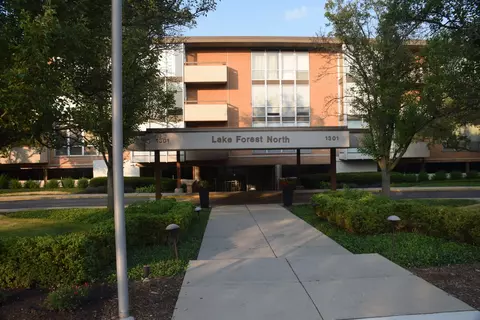 1301 N Western Ave #332, Lake Forest, IL 60045