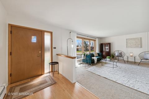 4601 Magnolia Dr, Rolling Meadows, IL 60008 photo 2