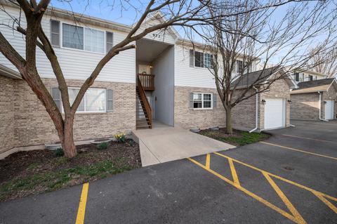 973 Constance Ln #E, Sycamore, IL 60178