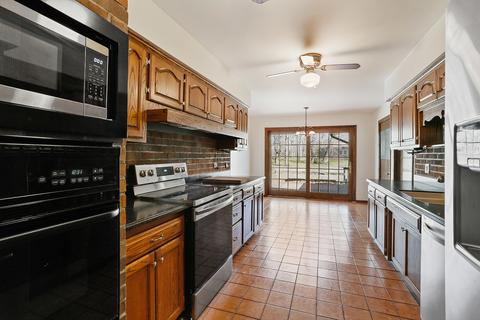 1839 E Rainbow Ln, Crete, IL 60417 photo 8