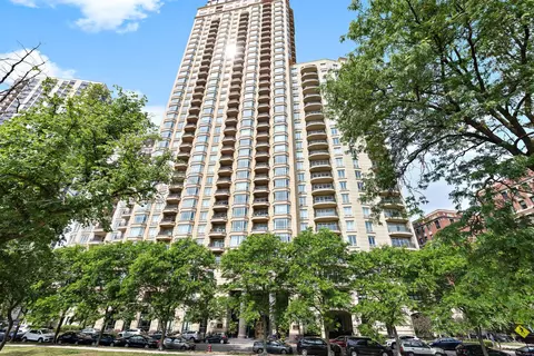 2550 N Lakeview Ave #N1006, Chicago, IL 60614