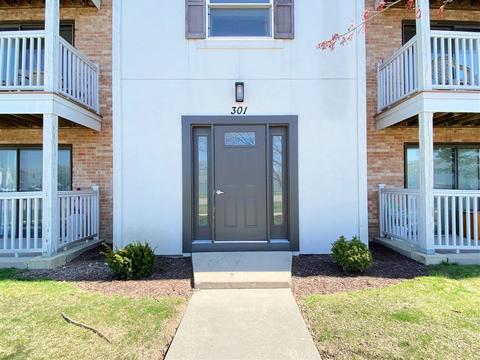 301 Gregory St #5, Aurora, IL 60504 photo 2