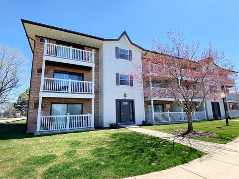 301 Gregory St #5, Aurora, IL 60504 photo 1