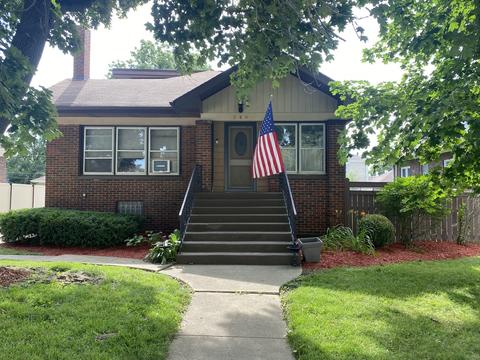 240 N Main St, Crystal Lake, IL 60014
