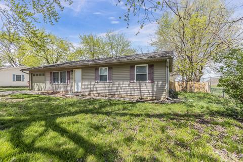 1302 Comanche Dr, Champaign, IL 61821 photo 2