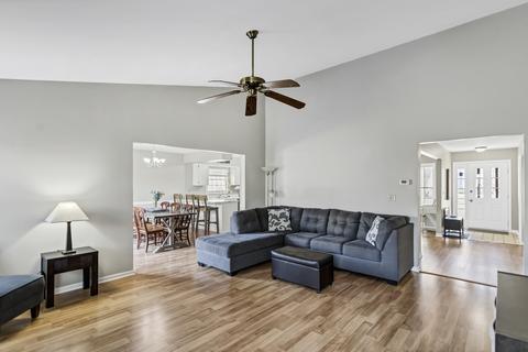 2120 Royal Blvd, Elgin, IL 60123 photo 4