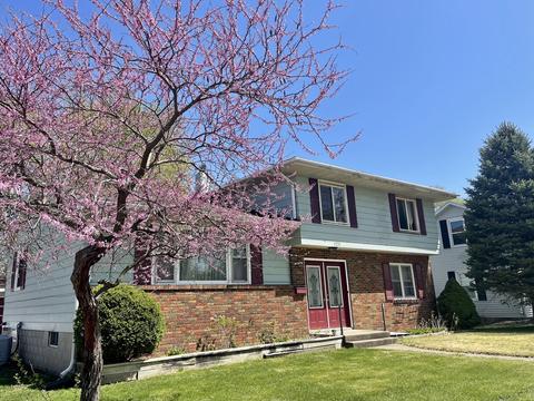 1221 3rd St, Henry, IL 61537 photo 2