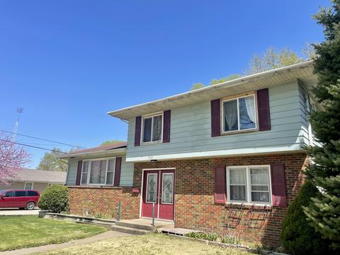 1221 3rd St, Henry, IL 61537 photo 3