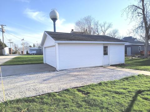 105 W 2nd St, Lostant, IL 61334 photo 24