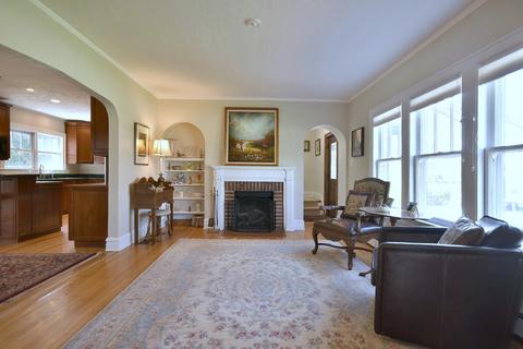 190 E Saint Charles Rd, Elmhurst, IL 60126 photo 3