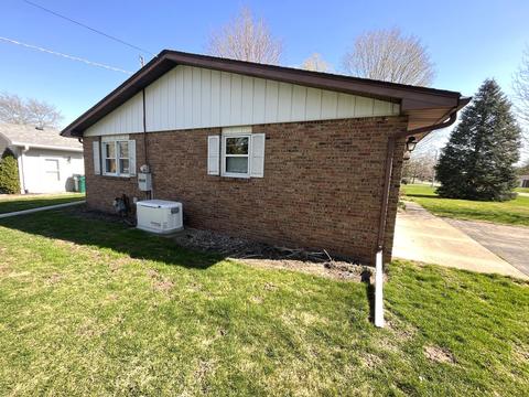 1465 N Samara Ave, Kankakee, IL 60901 photo 2