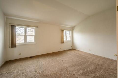 245 Cummings Dr, Bartlett, IL 60103 photo 8