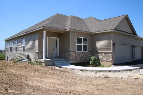2239 Concord Dr, Sycamore, IL 60178