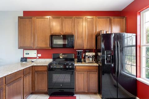 218 Cassidy Ln, Elgin, IL 60124 photo 9