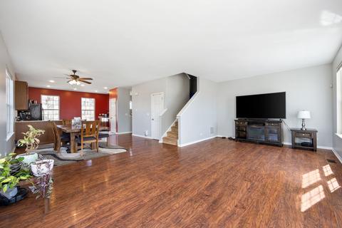 218 Cassidy Ln, Elgin, IL 60124 photo 4