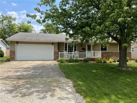 1031 Northland Dr, Shelbyville, IL 62565