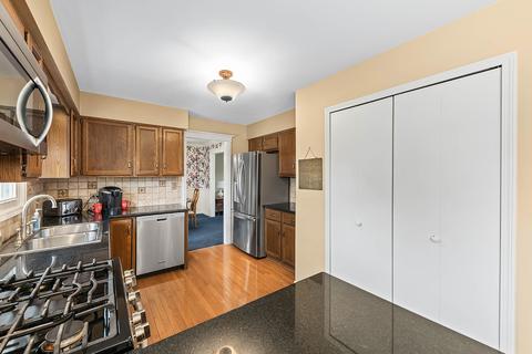 525 Warwick Dr, Naperville, IL 60565 photo 11