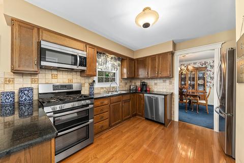 525 Warwick Dr, Naperville, IL 60565 photo 10